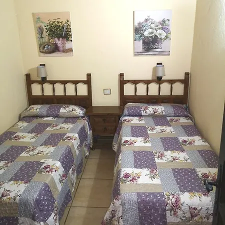 Tomás Y Puri *